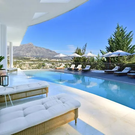 7 Bedrooms With Sea View Private Pool And Jacuzzi At 3 Km Away From The Beach * Marbella