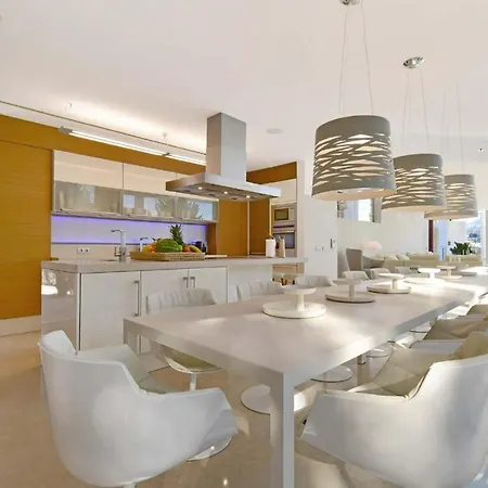 Villa 7 Bedrooms With Sea View Private Pool And Jacuzzi At 3 Km Away From The Beach Marbella